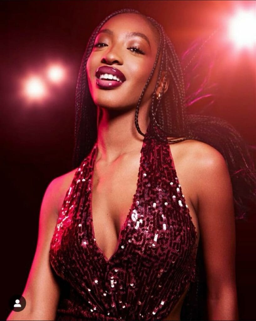 Finaliste de la dernière saison de la Star Academy , Ebony a marqué les esprits lundi dernier 29 septembre 2025. Absente du showcase au 