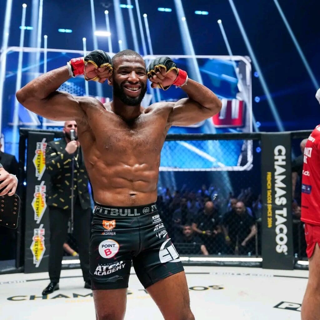 Salahdine Parnasse inflige un K.O à Frank Petitjean pour son premier combat en boxe