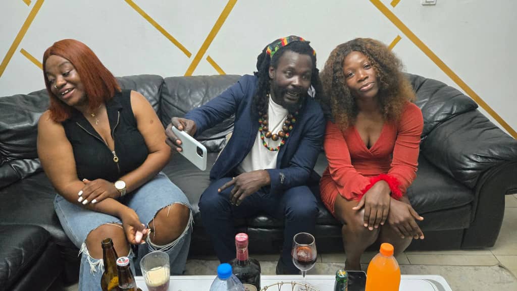 Kola Sucré renoue avec la comédie