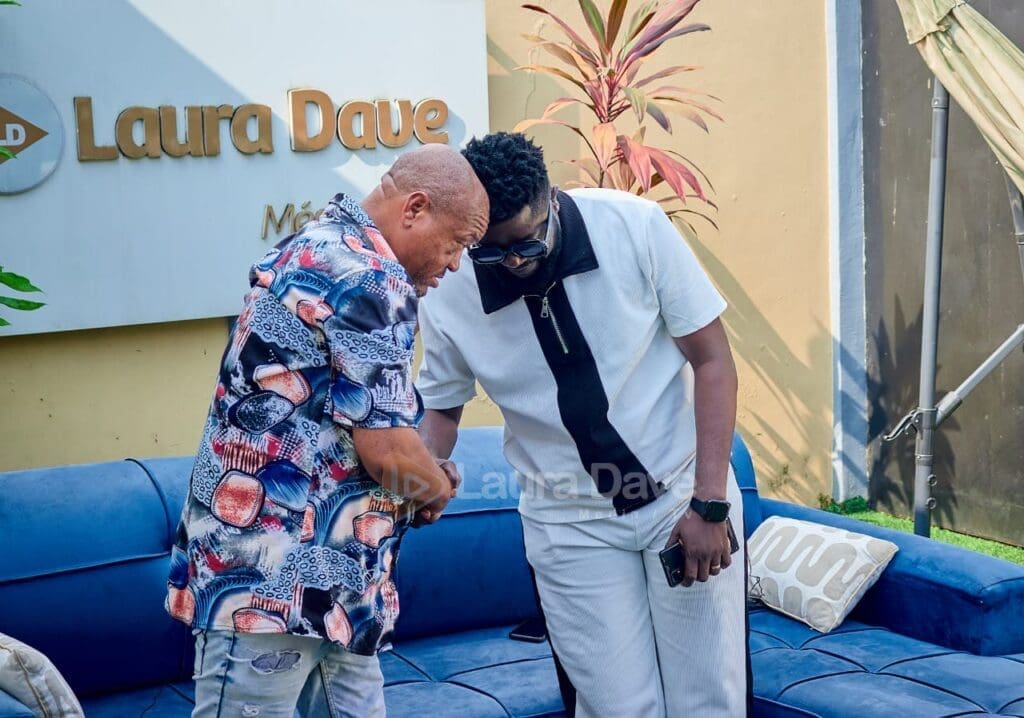 Du 15 au 28 octobre 2025, deux figures phares de la scène camerounaise, Hoga le Pichichi et Junior Eyango,