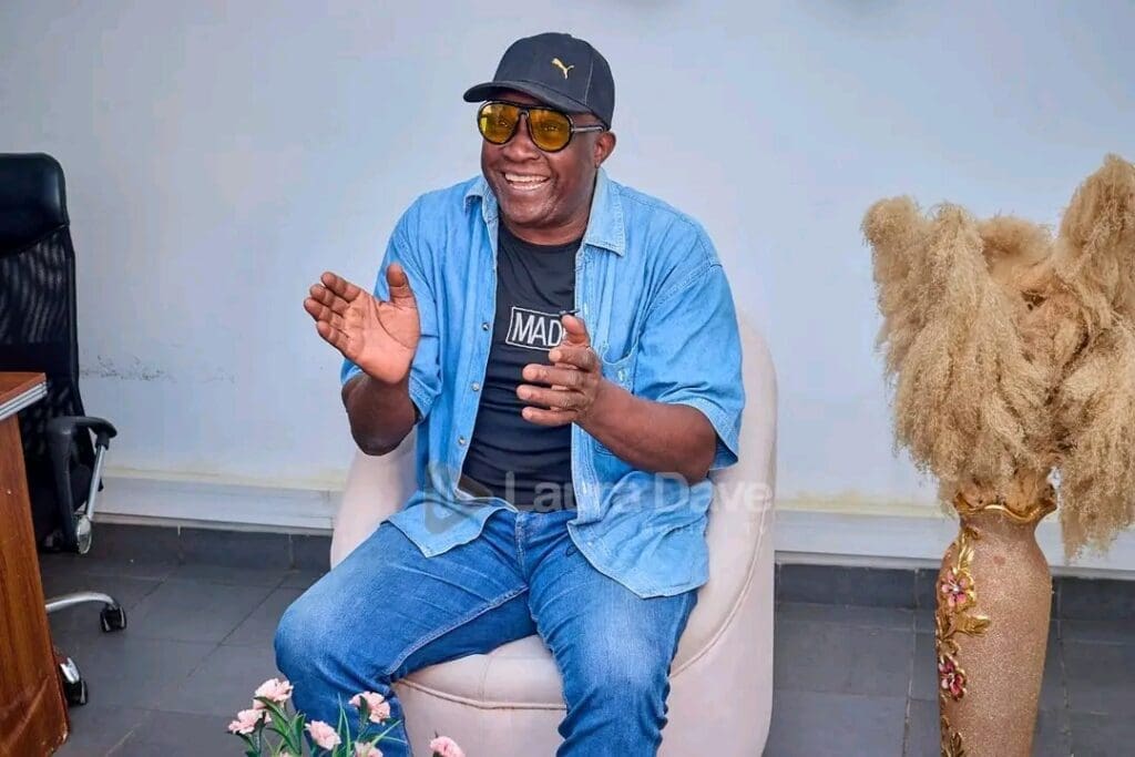 De passage à Laura Dave Média Télévision, l’artiste, auteur-compositeur et producteur camerounais Georges Dickson s’est