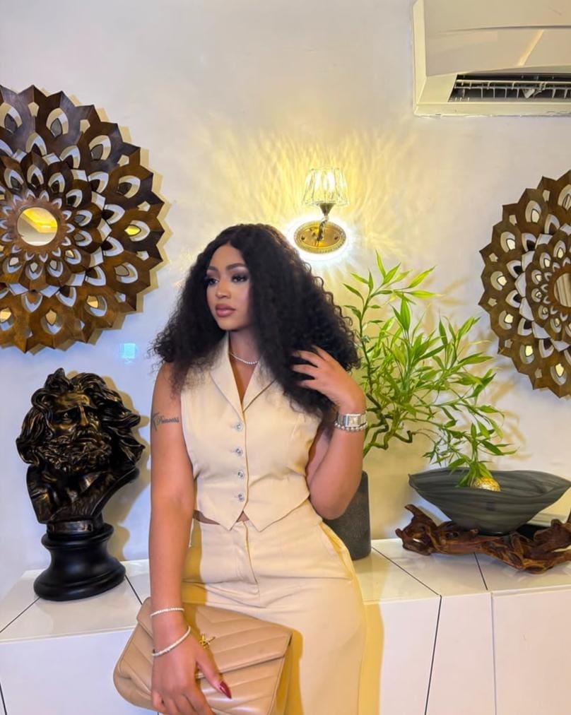 Regina Daniels et Ned Nwoko : le couple au cœur d’un scandale conjugal