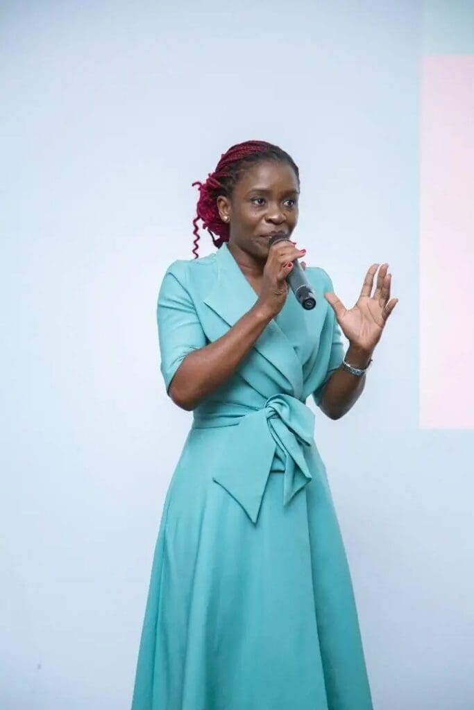 a conseillère matrimoniale camerounaise Marlyse Ndoumbé a invité, dans un entretien accordé à Laura Dave 