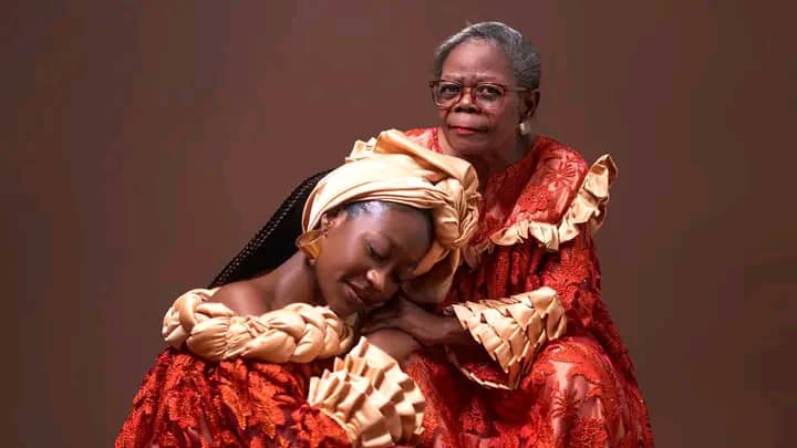 ans une sortie, Kaïsa Pakito met en lumière la jeune chanteuse Seppo, qui, à peine majeure, maîtrise déjà le Makossa et prouve que la