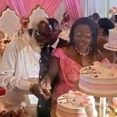 Ce samedi 22 novembre 2025, Atango de Manadjama, l’une des icônes majeures du bikutsi traditionnel, a officiellement quitté le 