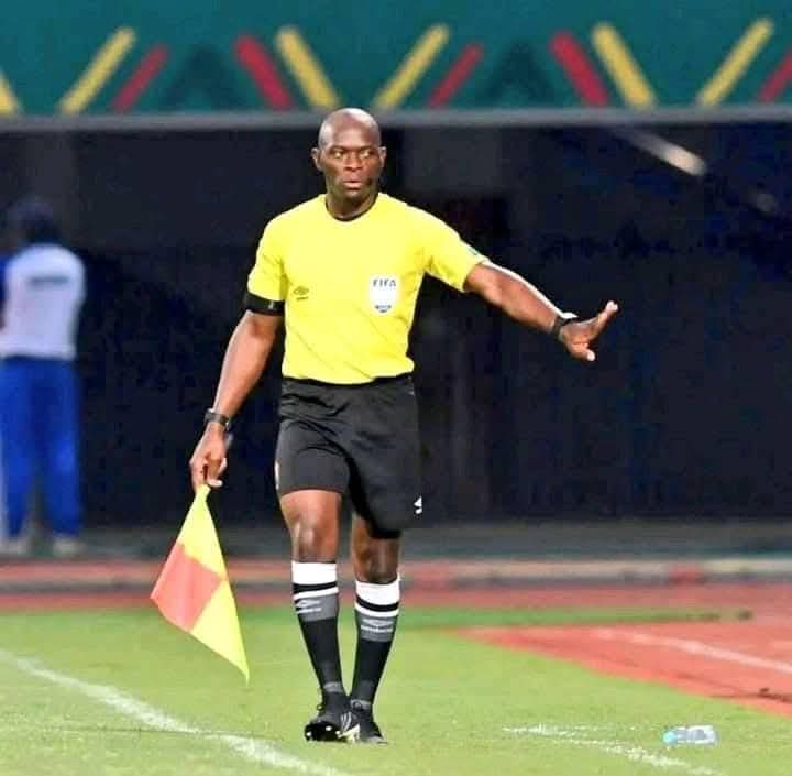 Elvis Noupoué, l’arbitre camerounais au cœur de toutes les attentions