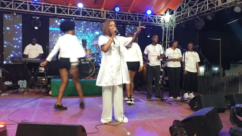 La 14ᵉ édition du Douala Music Art Festival a illuminé hier le quartier Nkongmondo. Dans une programmation riche d’artistes camerounais 