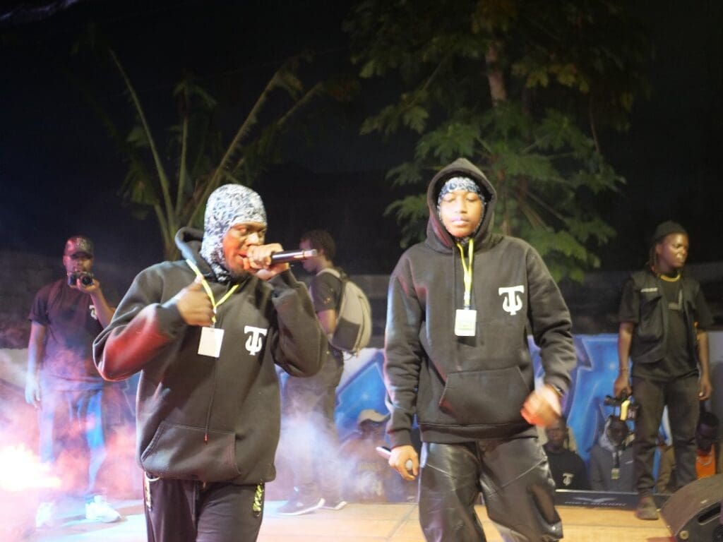 TROIS fait vibrer le DOMAF Bépanda : le duo de Yaoundé enflamme la scène hip-hop