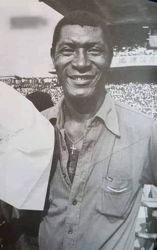 Samuel Mbappé Léppé s’est éteint. Quarante ans plus tard, son nom résonne toujours avec la même force. Plus qu’un footballeur, Mbappé Léppé était une conscience, un symbole, un 