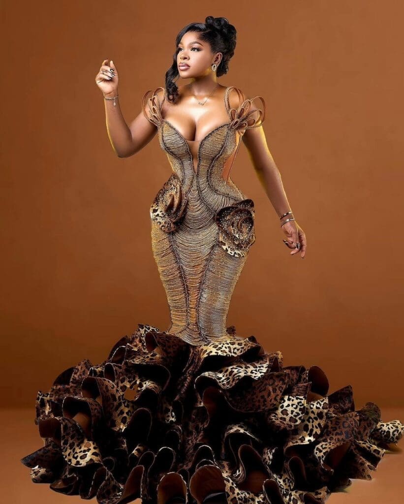 Les tapis rouges de 2025 se sont transformés en véritables arènes médiatiques. Des triomphes internationaux à Cannes aux polémiques 