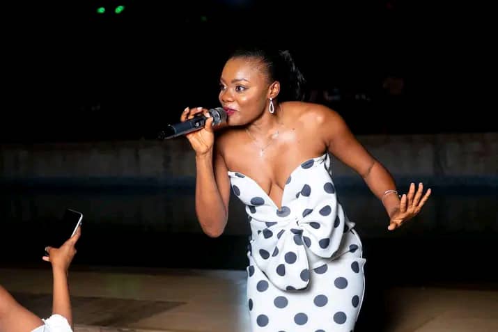 La récente polémique autour de la reprise de « Ebonga Londo » de Mama Nguea par l’artiste Ulanda a dépassé le cadre d’une simple 