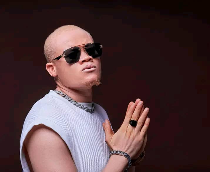 Avant la célébrité, avant les scènes et les studios, Pakito et Boy Tag ont grandi au rythme de chansons devenues intemporelles. Des titres 