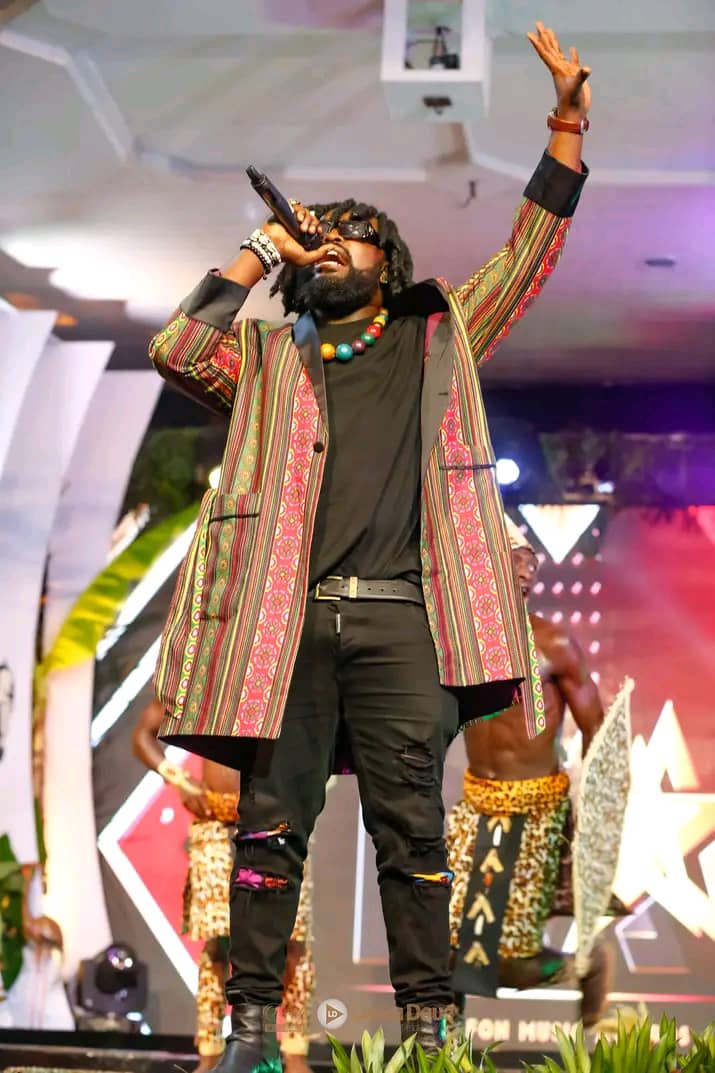 Dès les premiers jours de janvier, plusieurs artistes majeurs et figures ont choisi de renouer avec leur public à travers des concerts et 