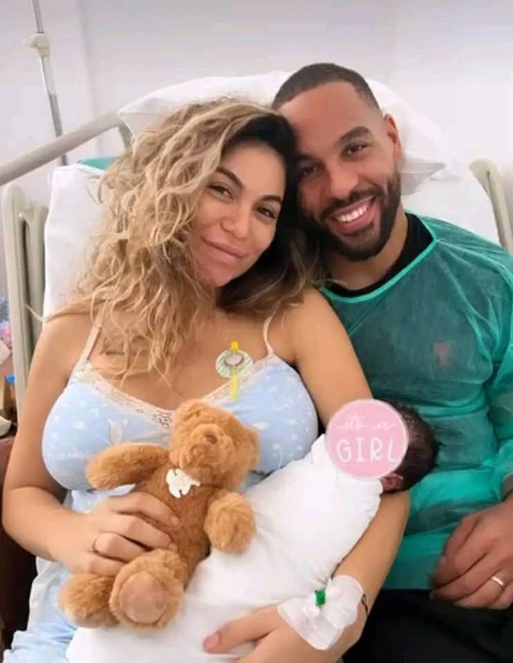 Dans l'intimité de la tanière, loin de l'agitation des stades, trois femmes jouent un rôle de stabilisatrices essentielles pour leurs 