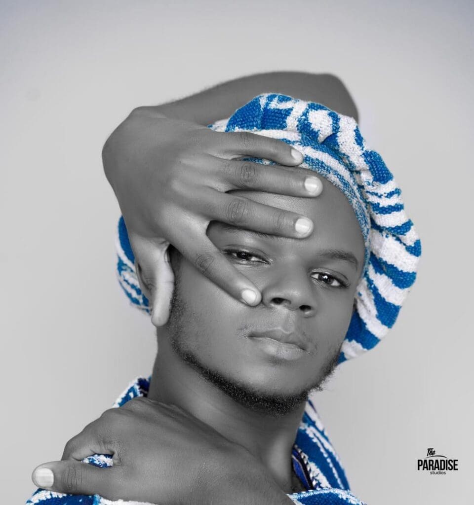 Dans un contexte marqué par la mondialisation et l’uniformisation culturelle, certains artistes camerounais font le choix assumé de 