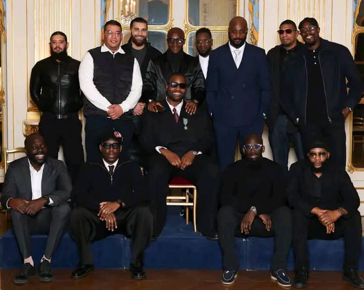 Le designer français d’origine camerounaise Emeric Tchatchoua, fondateur de la marque 3.Paradis, a été nommé chevalier de l’Ordre 