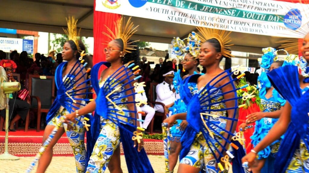 Ce 11 février 2026, l’esplanade de la sous-préfecture de Douala 5ᵉ, à Kotto, s’est changée en scène géante où la jeunesse a écrit son plus 