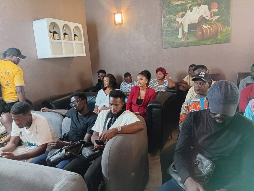 Au Hennessy Studio de Douala, le projet Soundlab Studio Network, porté par le journaliste et promoteur culturel Brice Albin Yamedzeu, a 