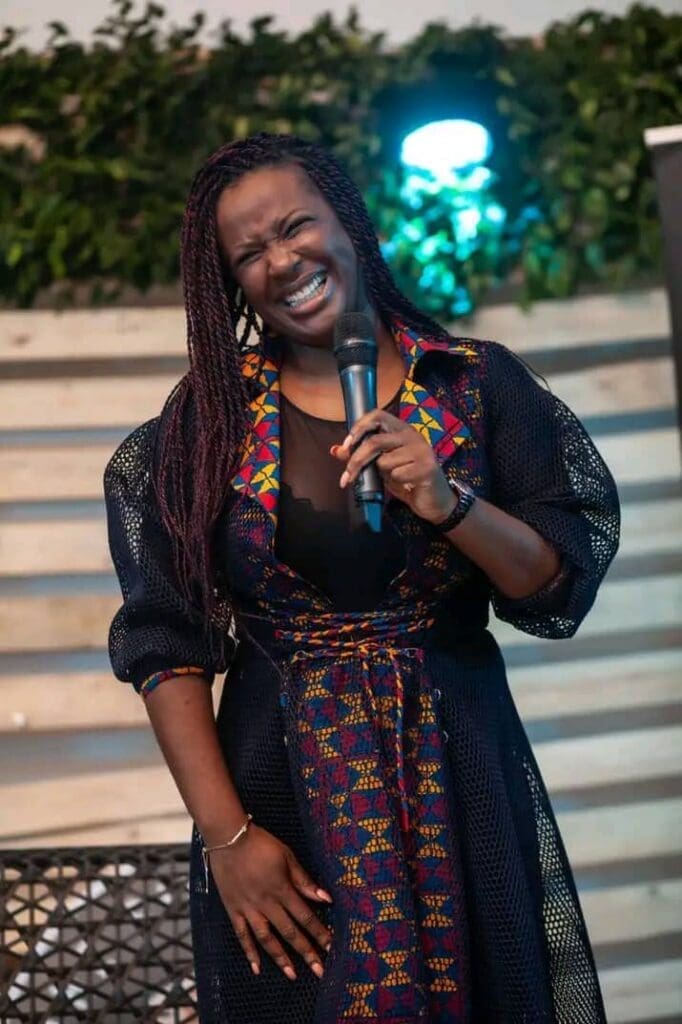 À la veille de la fête des amoureux, les cœurs battent au rythme des souvenirs, des promesses et des refrains qui traversent le temps. Au