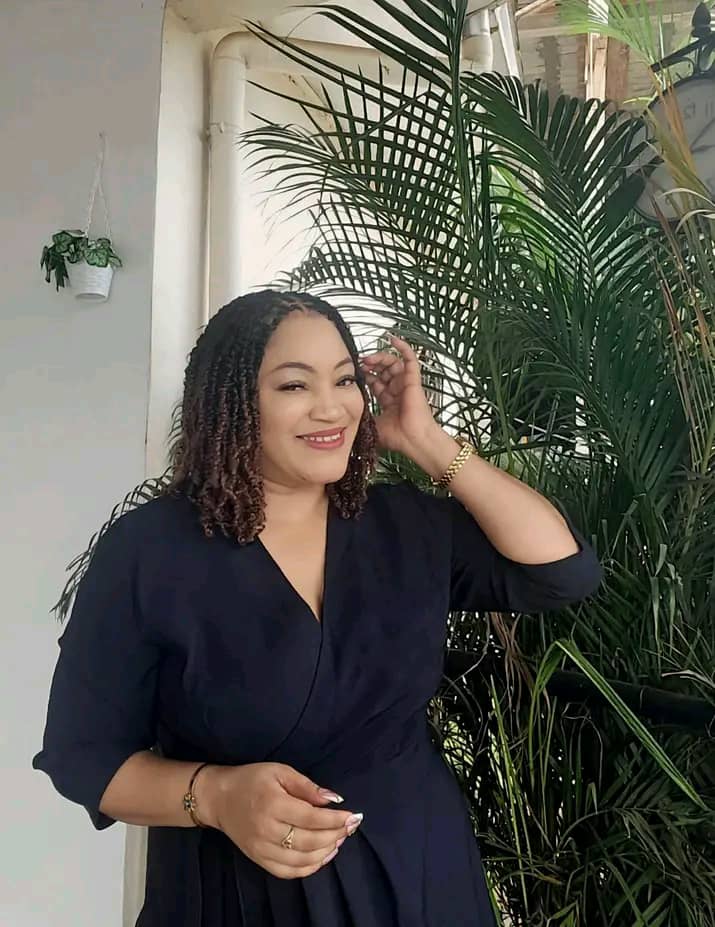 Tchakala VIP choque Douala : enlève son caleçon sur scène et déclenche les réactions des célébrités camerounaises