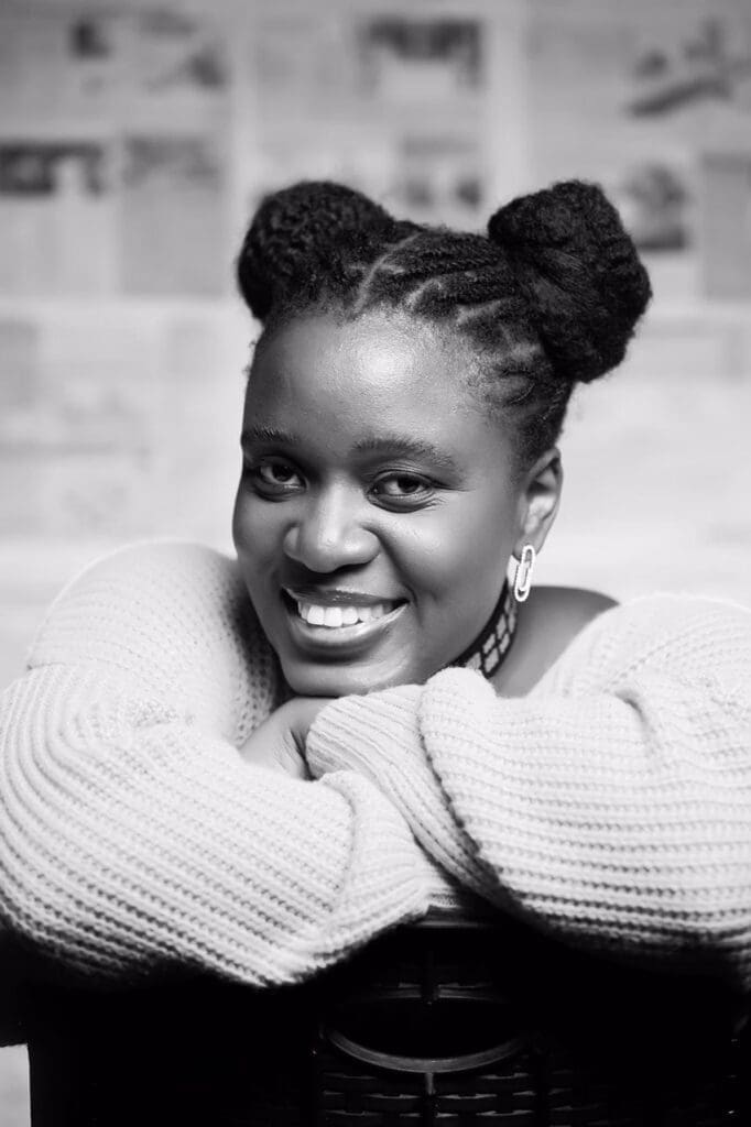 Du Nord‑Ouest du Cameroun à la scène internationale, Joyce Babatunde s’impose comme une artiste complète et inspirante. Sa 