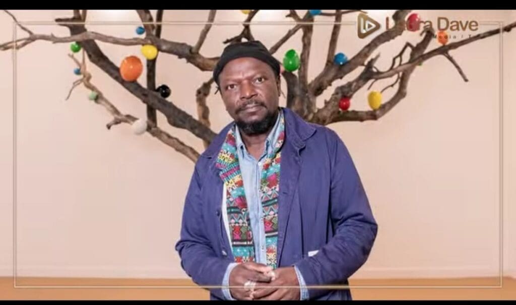 Trois figures illustrent particulièrement cette percée : Barthélémy Toguo, Pascale Marthine Tayou et Jean David Nkot.