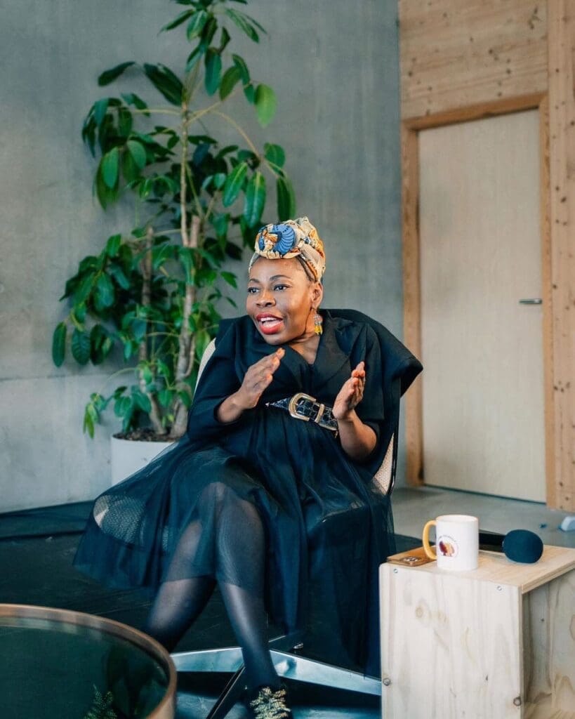 Au Cameroun, la célébrité ne rime plus seulement avec projecteurs et tapis rouges. De plus en plus de figures féminines transforment leur 