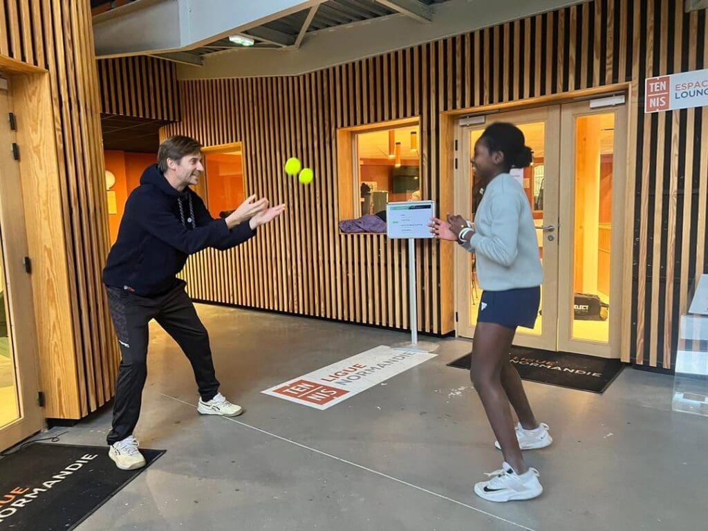 La progression de Gloria Temgoua ne passe plus inaperçue. La jeune joueuse camerounaise âgée de 13 ans, poursuit son ascension sur le