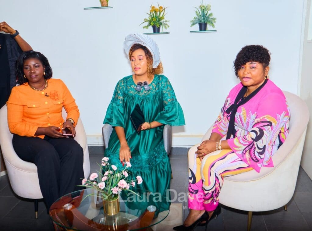 Invitée de l’émission PEOPS Spécial 08 mars sur Laura Dave Média TV, Madame Georgette Anaba, personnel à la délégation régionale du 