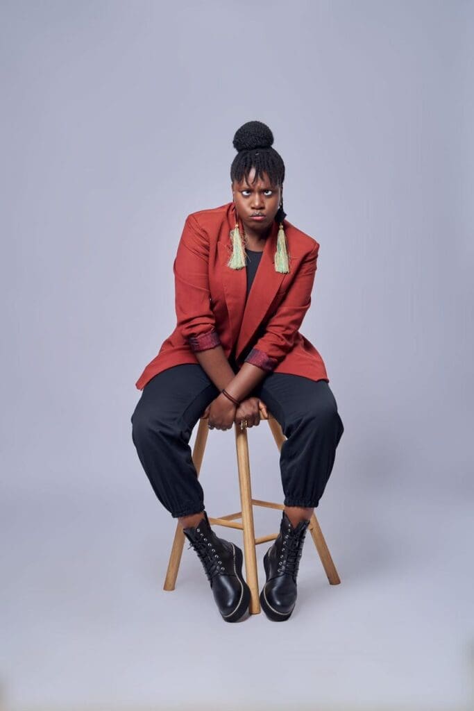 Parmi eux, Joyce Babatunde, artiste afrosoul au charisme singulier, s’impose comme une figure audacieuse et inspirante. 