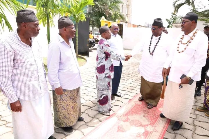 Roger Mbassa Ndine conclut sa tournée citoyenne par un dialogue stratégique au Canton Bell