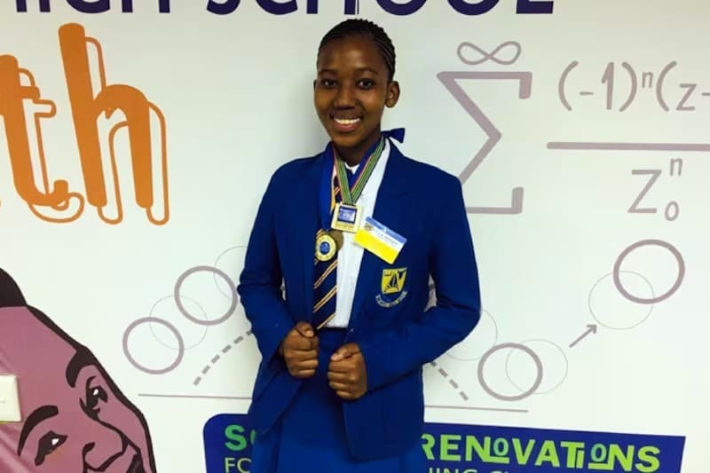 Afrique du Sud : à 16 ans, Bohlale Mphahlele invente une boucle d’oreille intelligente contre les agressions