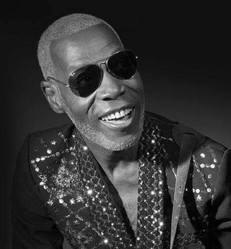 Jean Dikoto Mandengue : un monument de la musique africaine célébré à travers 60 ans de carrière