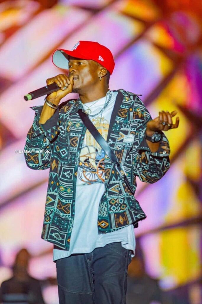 L’artiste ivoirien Debordo Leekunfa a brisé le silence le 15 avril 2026 lors d’un entretien, livrant une réflexion profonde sur les réalités cachées du succès. 