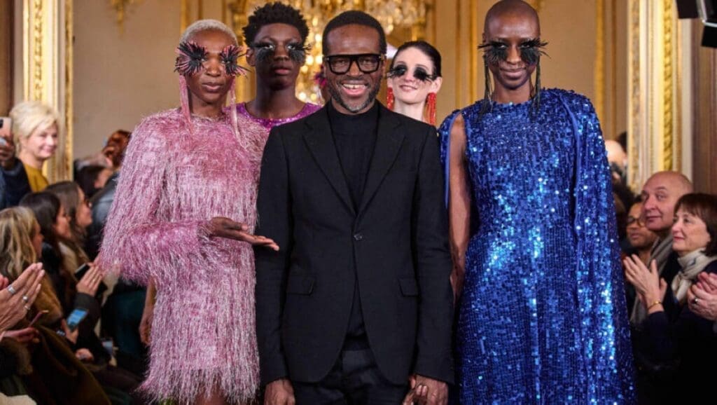 e couturier camerounais Imane Ayissi, dont les créations incarnent cette passerelle entre mémoire et modernité. « Bien sûr que la mode peut raconter des histoires,