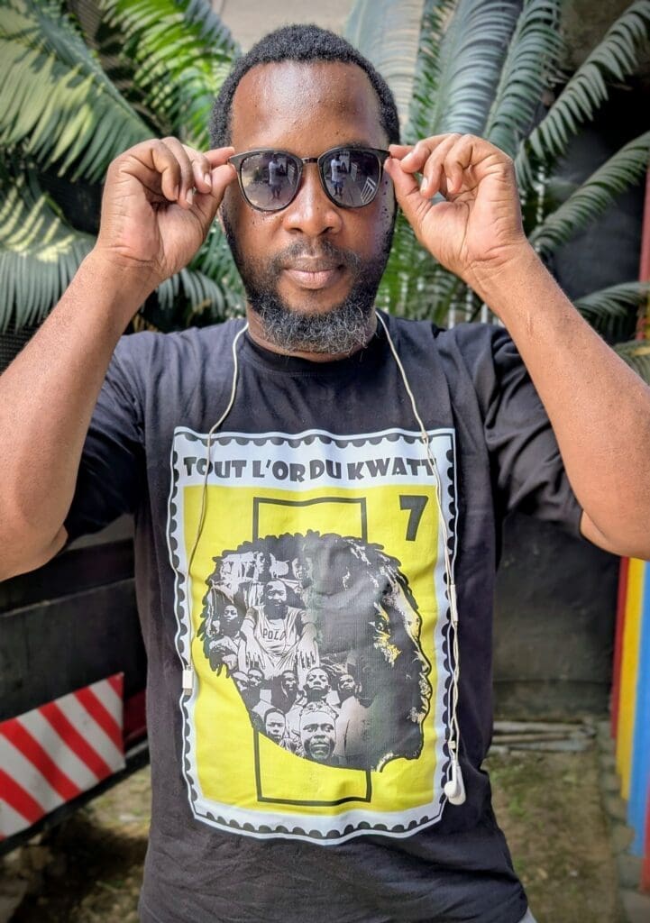 Figure du rap conscient au Cameroun depuis le début des années 2000, Ayriq (Eric) Akam continue de porter un regard lucide sur la société camerounaise. Au 