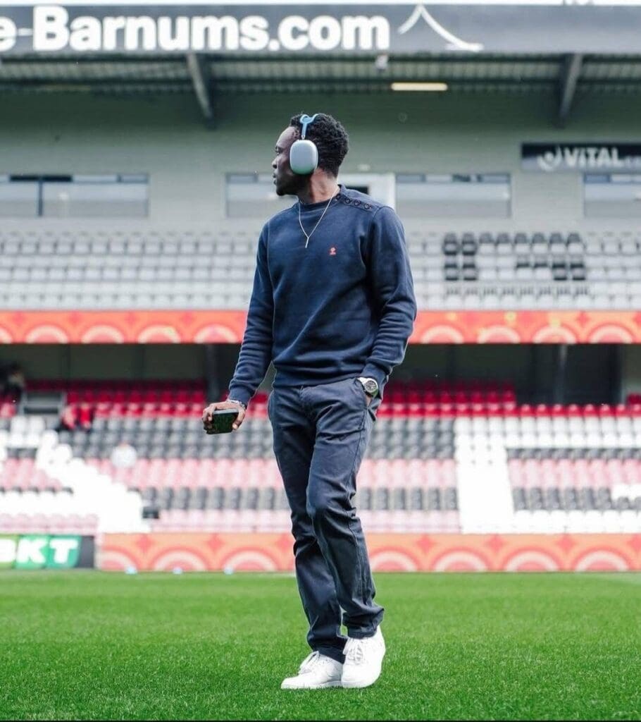 À 21 ans, l’international camerounais Arthur Avom, aujourd’hui milieu de terrain au FC Lorient en première division française, s’impose 