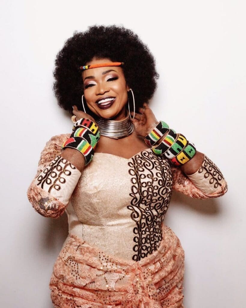Dans un entretien le 12 mai 2026 en Côte d’Ivoire, l’artiste malienne Oumou Sangare s’est confiée avec sincérité sur son parcours exceptionnel,