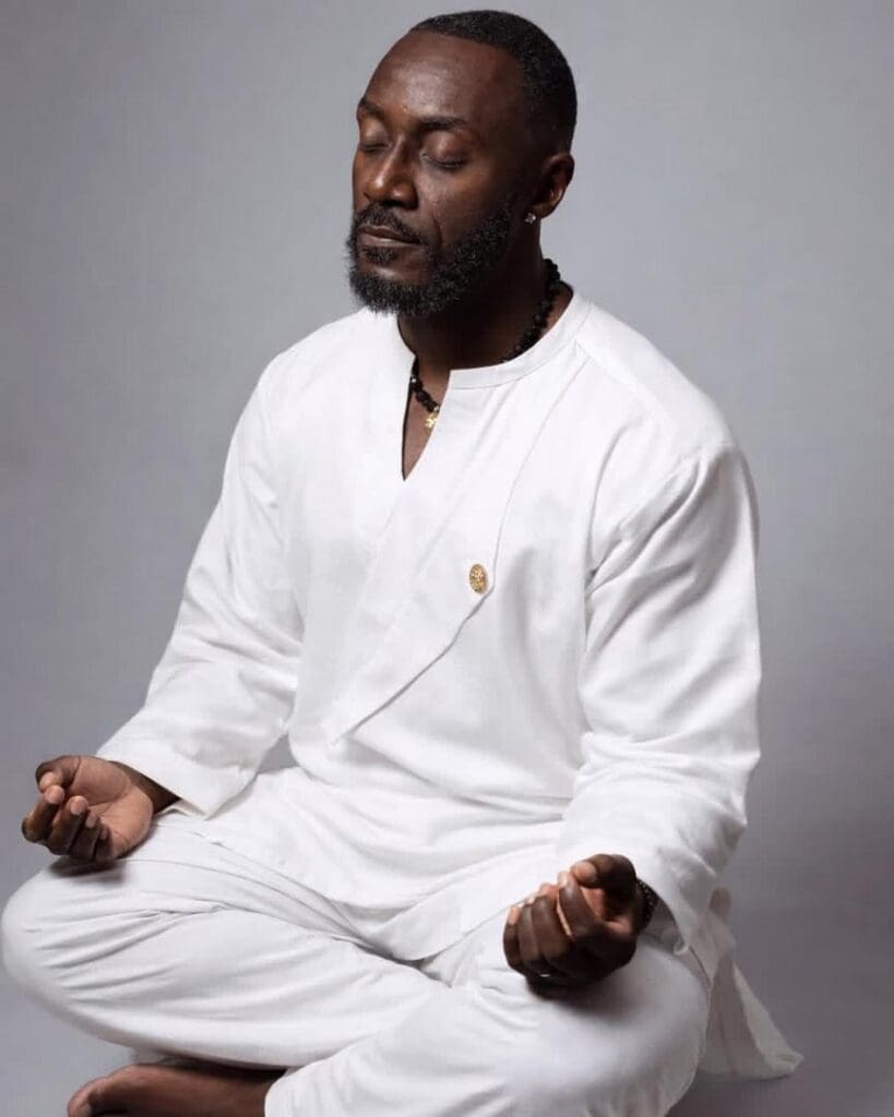 Banquier le jour, artiste le soir : Shaoleen assume sa double identité