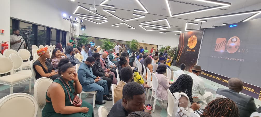 Canal 2’Or a officiellement lancé le jeudi 14 mai 2026 à Douala les festivités de son 20e anniversaire. Une soirée marquée par