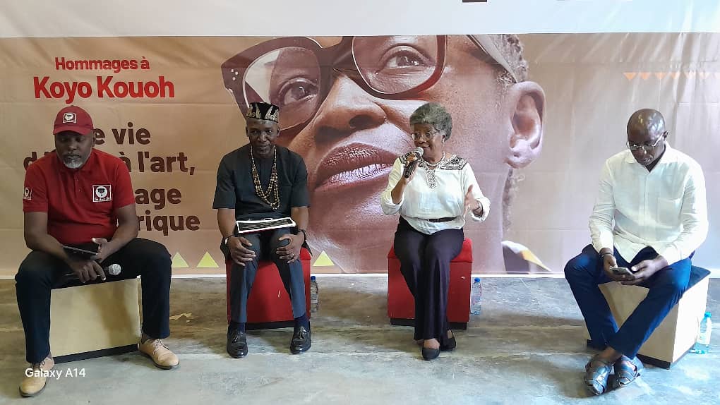 Un an après la disparition de Koyo Kouoh survenue le 10 mai 2025, le Cameroun organise une série d’hommages d’envergure