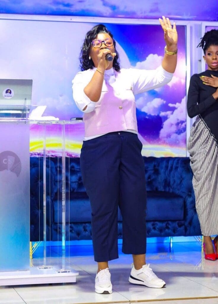 Thenella défend l’identité du gospel camerounais avant la Fête de la musique