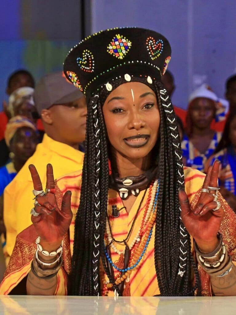 Sur scène, Fatoumata Diawara s’impose comme l’une des voix les plus puissantes de la musique africaine contemporaine. 