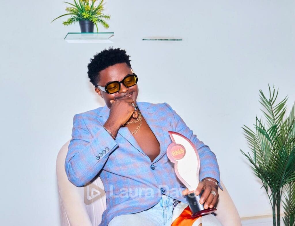 l’artiste camerounais KESO s’est livré sur son parcours et les sacrifices qui ont marqué le début de sa carrière musicale. Il vivait avec un emploi stable