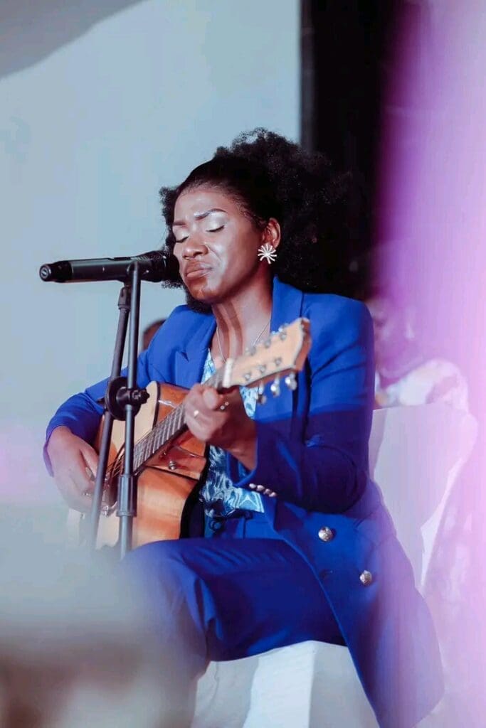 La guitare au service de la foi : ces voix féminines du gospel qui transforment leur ministère