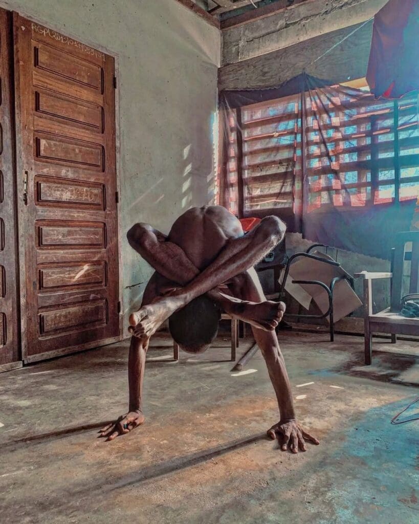 Le 7 juin 2026, Jaurès, contorsionniste gabonais, est revenu sur son parcours, ses inspirations et les réalités de cet art exigeant.
