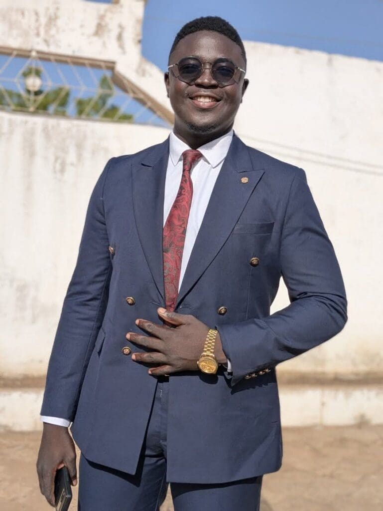 Il comporte un avant-propos du ministre de la Jeunesse Mounouna Foutsou. Le recueil met en lumière des jeunes camerounais engagés dans le développement du pays. Donalson Bilba Djarou