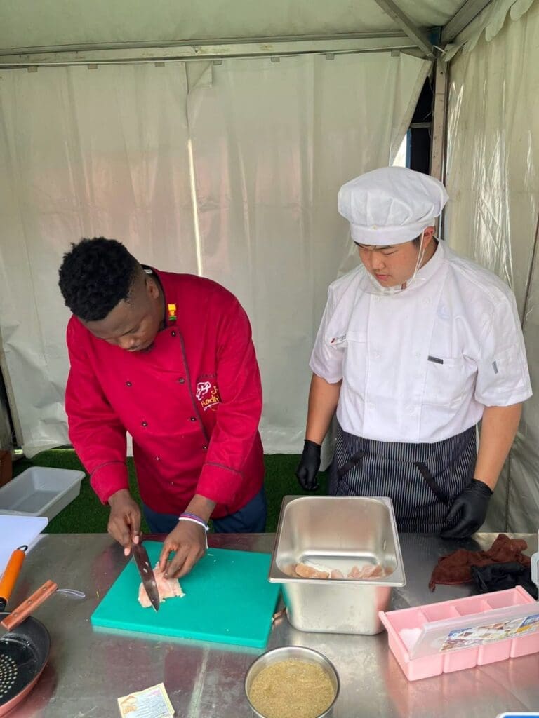 Chef Rodrigue s’est confié en direct sur Facebook ce 22 juin 2026. Fier d’avoir décroché la 8e place mondiale , le chef cuisinier