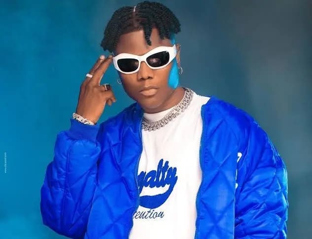Depuis plus de dix ans, Nikanor figure parmi les artistes les plus populaires du Bénin. Derrière ses nombreux succès se cache