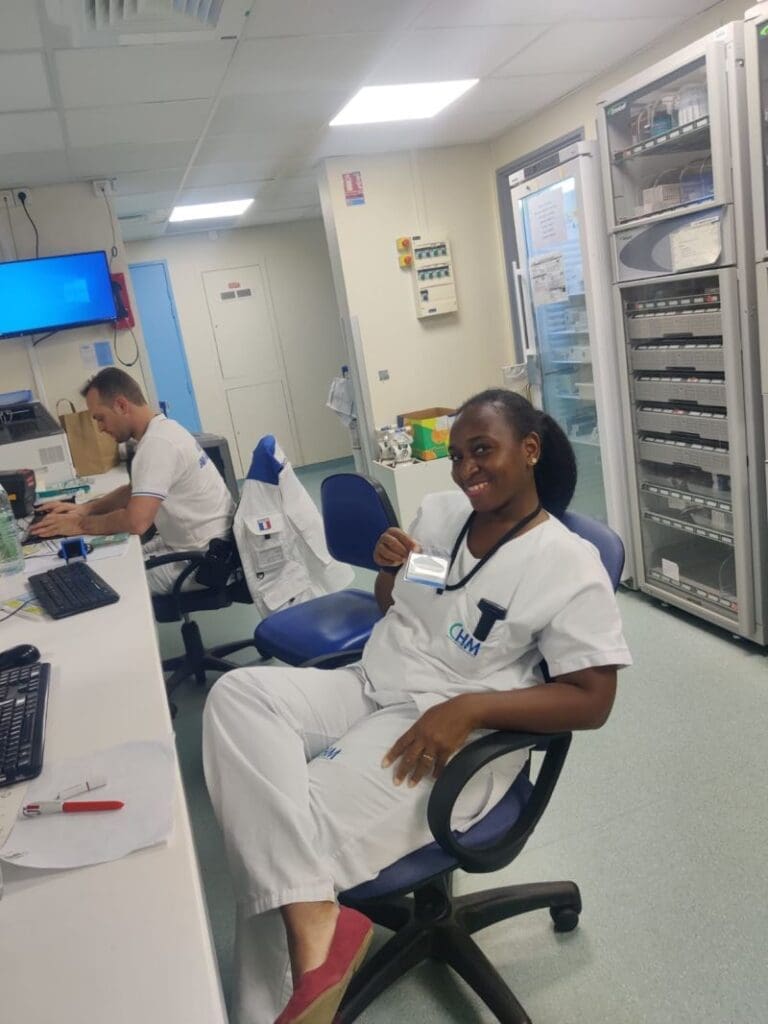 Dr Celia Numkam : du combat de la précarité aux urgences en France, le parcours inspirant d’une médecin camerounaise